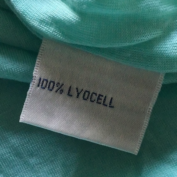 EUC How & Wen mint tank with beaded flower - Picture 4 of 5